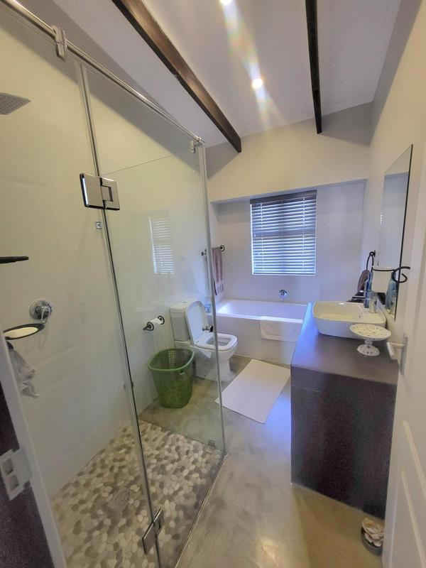 6 Bedroom Property for Sale in Sunset Estate Western Cape